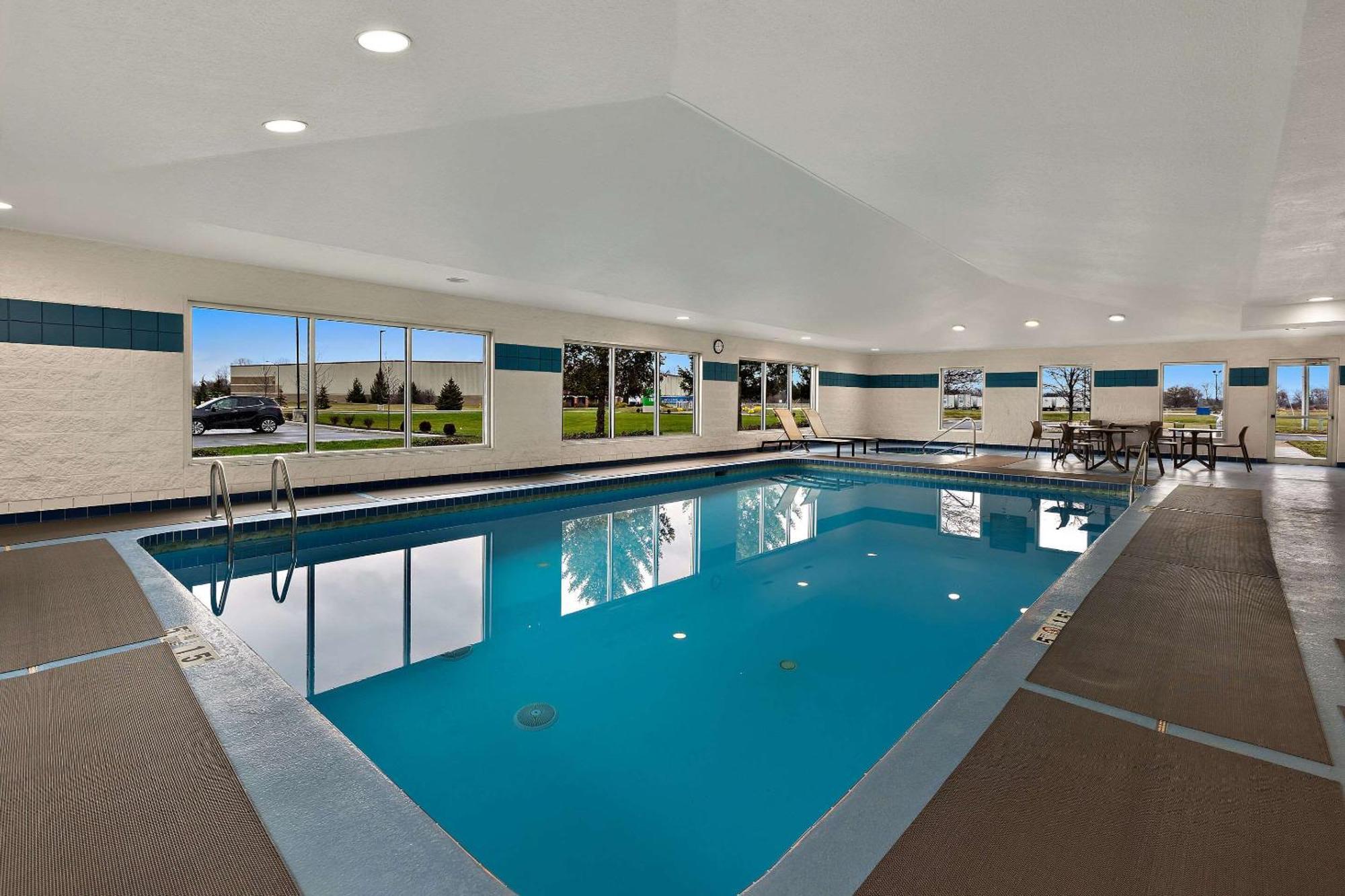 Comfort Inn&Suites Fremont Extérieur photo